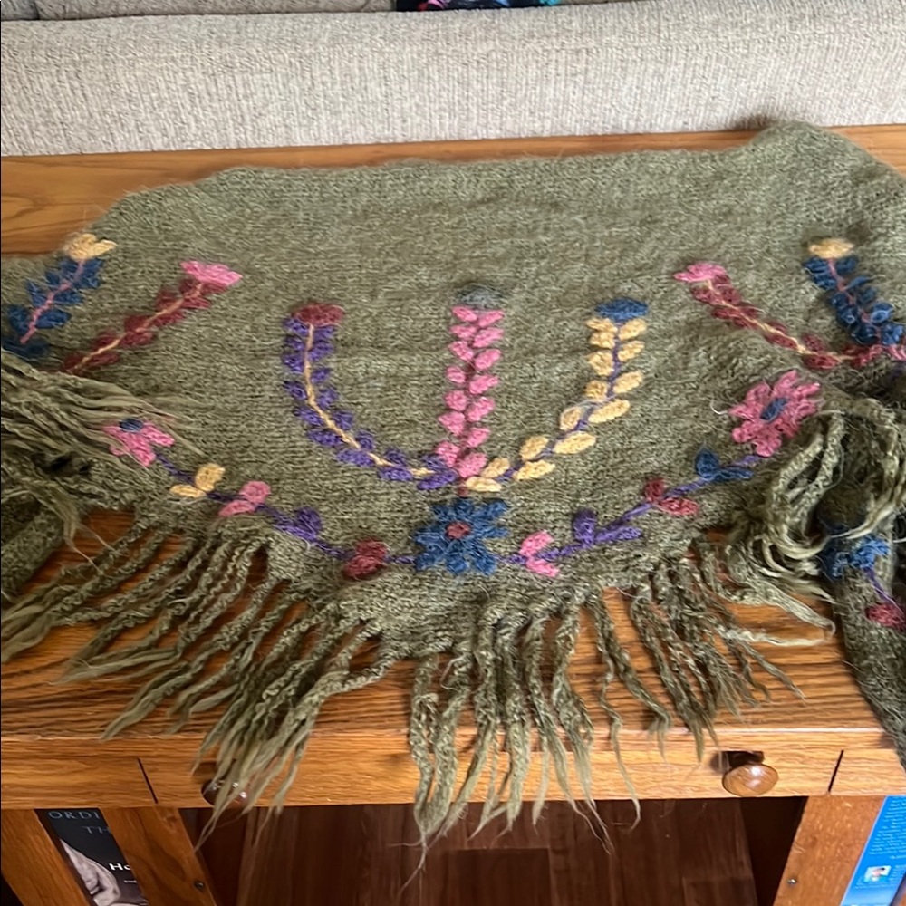 Floral Embroidered Shawl. Beautiful colors and in Great pre-owned condition. - Picture 2 of 2